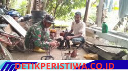 Babinsa Koramil 08/Silih Nara Bantu Warga Perbaiki Mesin Babat di Desa Paya Tampu