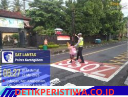 Utamakan Keselamatan Kalangan Pelajar, Personil Lantas Bantu Sebrangkan Siswa Siswi SD Negeri 1 Subagan