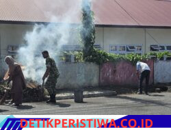 Babinsa Koramil 01/Lut Tawar Gelar Karya Bakti Bersama Warga di Merah Mersa