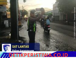 Dengan Sepenuh Hati, Anggota Lantas Polres Karangasem Rutin Laksanakan PH Pagi di Depan MAN Amlapura