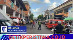 Utamakan Pejalan Kaki Jelang Idul Adha, Sat Lantas Bantu Sebrangkan Warga di Pasar Kesatriaan Amlapura