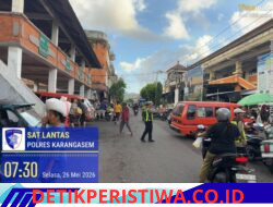 Utamakan Pejalan Kaki Jelang Idul Adha, Sat Lantas Bantu Sebrangkan Warga di Pasar Kesatriaan Amlapura