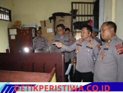 Antisipasi Penyalahgunaan Senpi, Wakapolres Karangasem Cek Gudang Senjata dan Amunisi