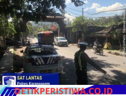 Cegah Parkir Sembarangan, Satlantas Polres Karangasem Berikan Himbauan kepada Sopir Truk di Kawasan Obyek Wisata Candidasa