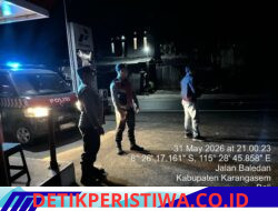 Melalui Giat Blue Light Patrol, Polsek Selat Pantau Keamanan Pertasop Selat Kelod pada Malam Hari