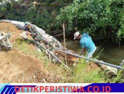 Babinsa Koramil 08/Silih Nara Bersama Warga Perbaiki Turap Rusak Pascabencana di Desa Sanehen