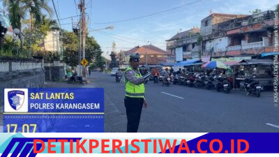 Rutinitas Pos Sore, Satlantas Polres Karangasem Lakukan Gatur Lalin di Pasar Senggol Jalan Gajah Mada Amlapura