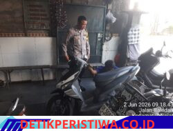 Bhabinkamtibmas Desa Selat Sambangi Bengkel Sepeda Motor di Dusun Delat Kaja, Sampaikan Pesan Kamtibmas 