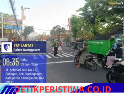 Utamakan Keselamatan Kalangan Pelajar,  Anggota Lantas Polres Karangasem Bantu Sebrangkan Siswa Siswi SD Negeri 4 Subagan
