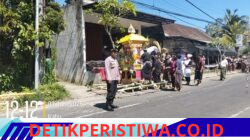 Bhabinkamtibmas Berikan Pengamanan Upacara Pitra Yadnya di Br. Dinas Pesangkan Desa Duda timur