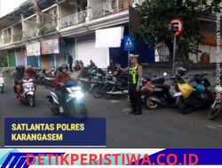 Lakukan Gatur Lalin, Sat Lantas Berikan Pemahaman Tertib Berlalulintas kepada Masyarakat di Pasar Amlapura   