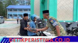 Prajurit Yonif TP 859/RBK Menebar Kebaikan di Hari Jumat yang Penuh Berkah, Menguatkan Persaudaraan Dengan Masyarakat Kab. Supiori