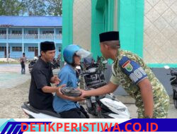 Prajurit Yonif TP 859/RBK Menebar Kebaikan di Hari Jumat yang Penuh Berkah, Menguatkan Persaudaraan Dengan Masyarakat Kab. Supiori
