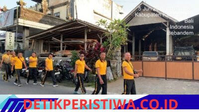 Jaga Stamina dan Kebugaran Tubuh, Waka Polsek Bebandem Pimpin Personil Jalan Santai Lewati Pasar hingga Kolam Renang Tunjung Susila
