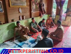 Sertu Nopri Ifindi Jalin Silaturahmi dengan Aparatur Desa dan Warga Pantan Tengah Melalui Komsos