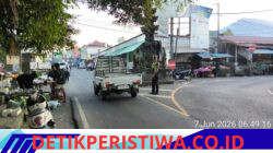 Cegah Lakalantas, Personil Polsek Rendang Lakukan Pos Pagi di Simpang 4 Pasar Menanga