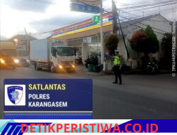 Pastikan Kelancaran Arus Lalulintas, Personil Lantas Laksanakan Tugas Gatur Lalin di Simpang 3 BTN Taman Asri Karangasem  
