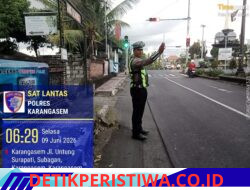 Atensi Strong Point Pagi, Personil Lantas Lakukan Gatur Lalin di Ktl 2