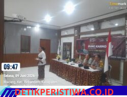 Tanamkan Jiwa Nasionalisme Sejak Dini, Bhabinkamtibmas Polsek Bebandem Hadiri Perayaan Bulan Bung Karno VIII di Desa Macang