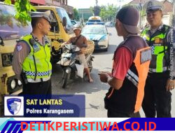 Hindari Kemacetan di Pasar Timur Amlapura, Satlantas Berkordinasi dengan Juru Parkir, dan Laksanakan Patroli Dialogis 
