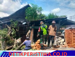 Kerja Bakti Bangun MCK Babinsa Paya Beke Bersama Warga, Tingkatkan Kesehatan Lingkungan