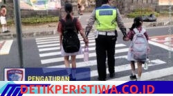 Cegah Lakalantas Kalangan Pelajar,  Personil Lantas Bantu Sebrangkan Siswa Siswi SD Negeri 1 Subagan