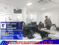 Pastikan Mengenal Rambu-Rambu Lalulintas, Personil Lantas Berikan Teori Avis Komputerisasi kepada Pemohon SIM Baru