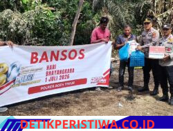 Polri Hadir di Tengah Musibah, Kapolsek Idi Tunong Salurkan Bantuan untuk Korban Kebakaran