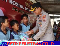 Sambut Hari Bhayangkara ke-80, Kapolres Karangasem Salurkan Bantuan Alat Tulis kepada Siswa Siswi SD di Seraya Timur