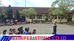 Melalui Cooling System, Bhabinkamtibmas Desa Wisma Kerta Sampaikan Pesan Kamtibmas kepada Siswa Siswi SMPN 3 Sidemen