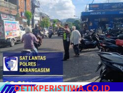 Cegah Kemacetan di Hari Raya Penampahan, Satlantas Polres Karangasem Terjunkan Personel di Pasar Barat Amlapura
