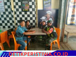 Babinsa Koramil 08/Silih Nara Pererat Hubungan dengan Warga Melalui Kegiatan Komsos di Paya Pelu