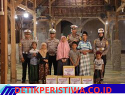 Polres Gresik Peduli Sesama, Satlantas Gelar Polantas Menyapa Salurkan Bantuan Sosial Bersama Taruna Akpol kepada Warga dan Panti Asuhan