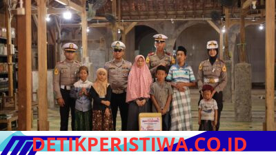 Polres Gresik Peduli Sesama, Satlantas Gelar Polantas Menyapa Salurkan Bantuan Sosial Bersama Taruna Akpol kepada Warga dan Panti Asuhan