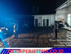 Pastikan Situasi Aman dan Kondusif, Personil Polsek Selat Gelar Blue Light Patrol Pantau Situasi Kamtibmas di Desa Peringsari