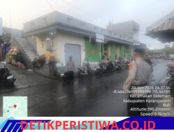 Berikan Rasa Aman dan Nyaman kepada Masyarakat, Personil Polsek Sidemen Laksanakan Gatur Lalin di Pasar Desa Adat Tabola