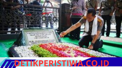 Jelang Hari Bhayangkara Ke 80, Kapolri Ziarah ke Makam Gus Dur