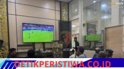 Waka Polres Mesuji Pimpin Nobar Piala Dunia Jepang vs Tunisia Bersama Masyarakat di Aula Sat Reskrim