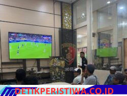 Waka Polres Mesuji Pimpin Nobar Piala Dunia Jepang vs Tunisia Bersama Masyarakat di Aula Sat Reskrim
