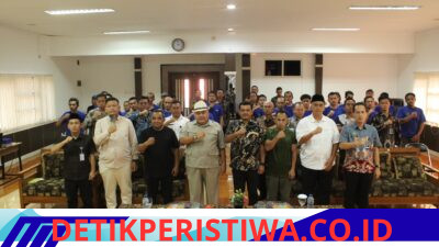 Anggota DPR RI Ateng Sutisna Salurkan 100 Paket Ibadah ke Warga Binaan Lapas Majalengka