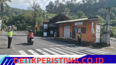 Pastikan Kawasan Wisata Kondusif,  Sat Lantas Berikan Pengamanan di Kawasan Obyek Wisata Tirtagangga