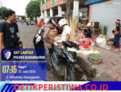 Tekan Angka Pelanggaran Lalulintas, Satlantas Polres Karangasem Berikan Tilang Manual kepada Pengendara Tanpa Komponen yang Lengkap