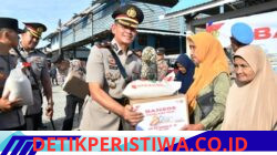 Menyapa Pesisir, Polres Aceh Timur Serahkan Bansos bagi Nelayan pada Hari Bhayangkara Ke-80