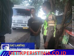 Cegah Parkir Sembarangan di Kawasan Wisata, Satlantas Polres Karangasem Berikan Himbauan kepada Sopir Truk di Obyek Wisata Candidasa