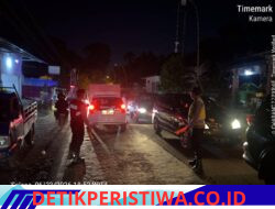 Akibat Antrean Panjang Kendaraan saat Pembelian BBM, Personil Polsek Rendang Urai Kemacetan Arus Lalulintas di Area SPBU Rendang 