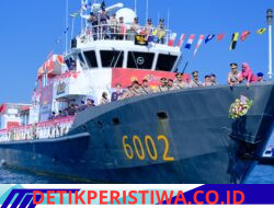 Momentum HUT Bhayangkara Ke-80, Kapolda Sulsel Pimpin Tradisi Tabur Bunga di Laut
