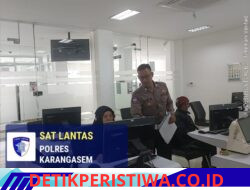 Uji Kemampuan Mengenal Rambu Rambu, Personil Lantas Berikan Teori Avis Komputerisasi kepada Pemohon SIM Baru