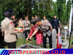 Jelang Hari Bhayangkara ke-80,  Wakapolri Bersama Jajarannya,  Ziarah dan Tabur Bunga di Lima Lokasi TMP