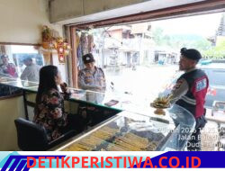 Melalui Patroli Barcode, Personil Polsek Selat Pantau Situasi Kamtibmas Wilayah Agar Tetap Aman dan Kondusif