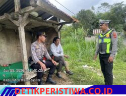 Jaga Situasi Kamtibmas Jelang Hari Raya Kuningan, Personil Polsek Rendang Sambangi Warga Sampaikan Himbauan Kamtibmas